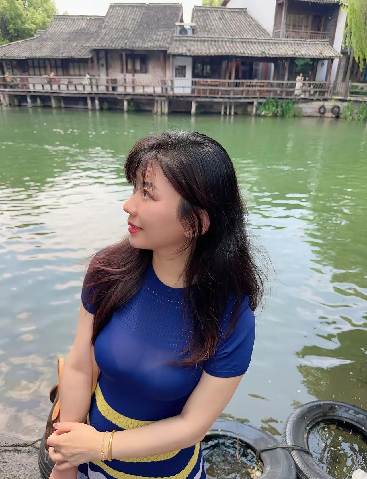 江南水乡，漫步在古桥边，感受岁月静好。不存在不良的引导