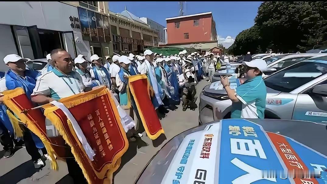 义诊还没开始，锦旗先摆上了？这种面子工程，到底感动了谁？义诊刚开场，