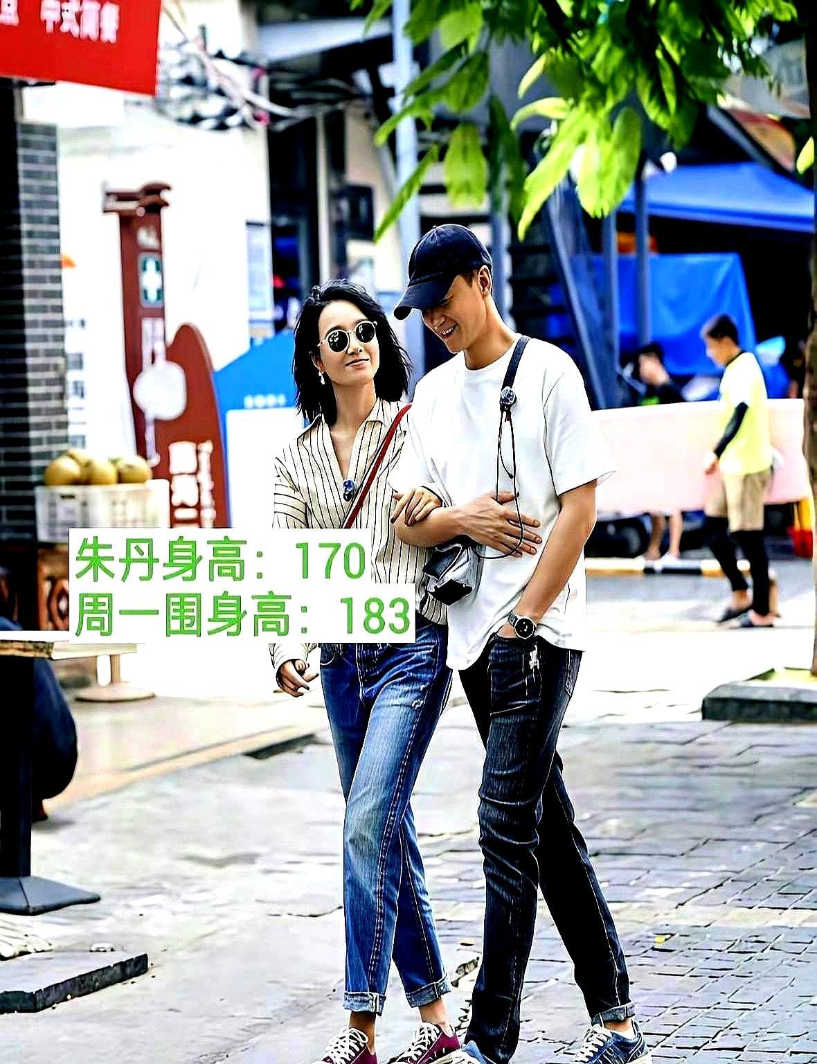 田亮领着14岁的儿子去打球，结果自己看着像个球童。儿子田宸羽，身高一米八几