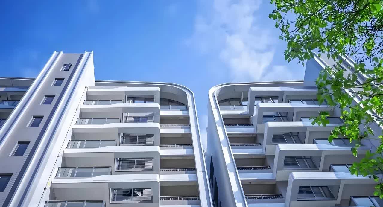 下午前往汕头东海岸某知名的“天”字开头的高端小区去见一个朋友，在门口配合保安登记