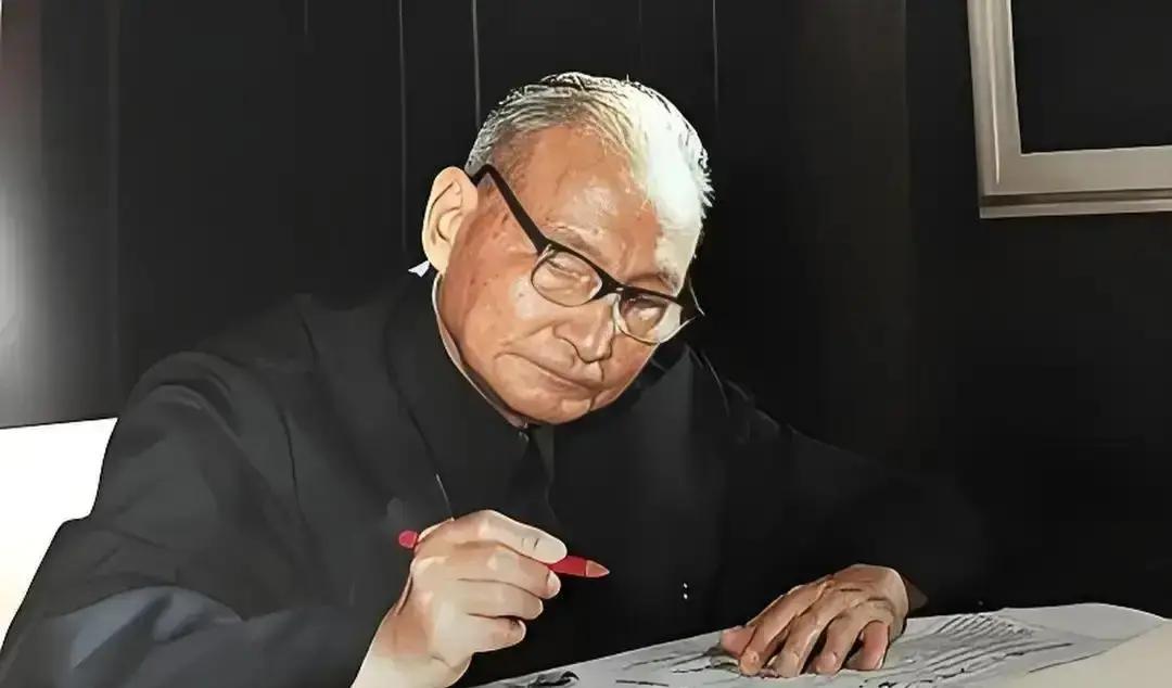1970年，福州军区司令韩先楚收到一份密电：下放到江西劳动的陈云重病不起。韩先楚当即一拍桌子，顶着压
