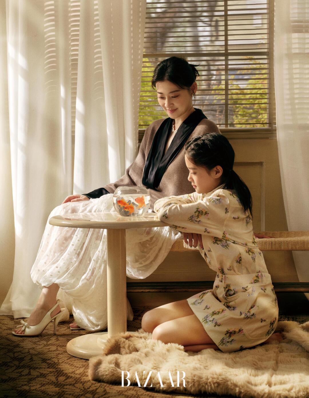 51岁梅婷（1975年4月30日生）生日不晒名包、不办盛宴，只发一段全家手绘T恤