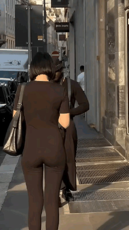 这黑色给女生说了什么