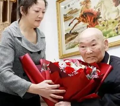 2020年，淮北退役军人事务局接到群众反映：一名90多岁的煤矿退休工人是抗美援朝