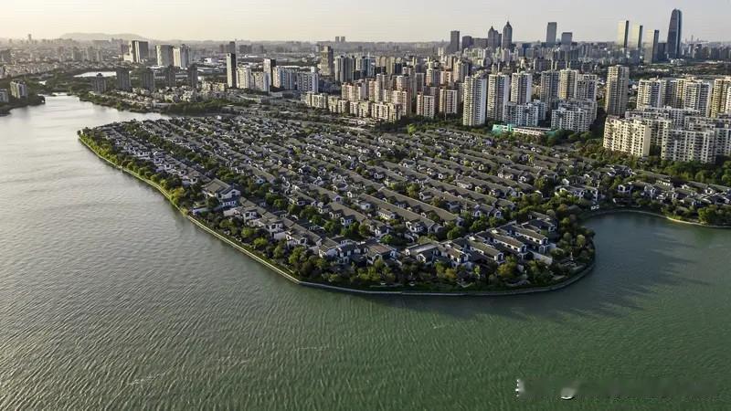 苏州楼市今年还是要继续努力才行。苏州房价还是没能涨起来。苏州楼市截止到5月2