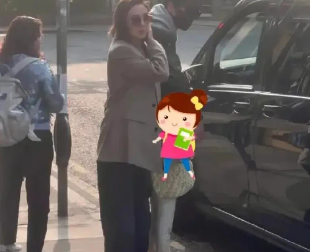 爱丁堡邂逅张若昀一家，唐艺昕真人超美惊艳众人，转眼间女儿都5岁了，太快了，女儿亭