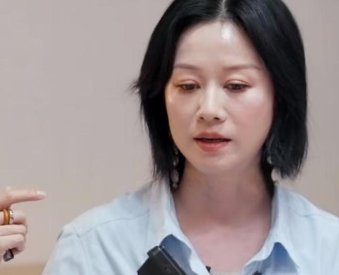 倪虹洁：“因为我前夫的原因，我的孩子被送到了国外，所以在往后的几十年里，孩子跟我