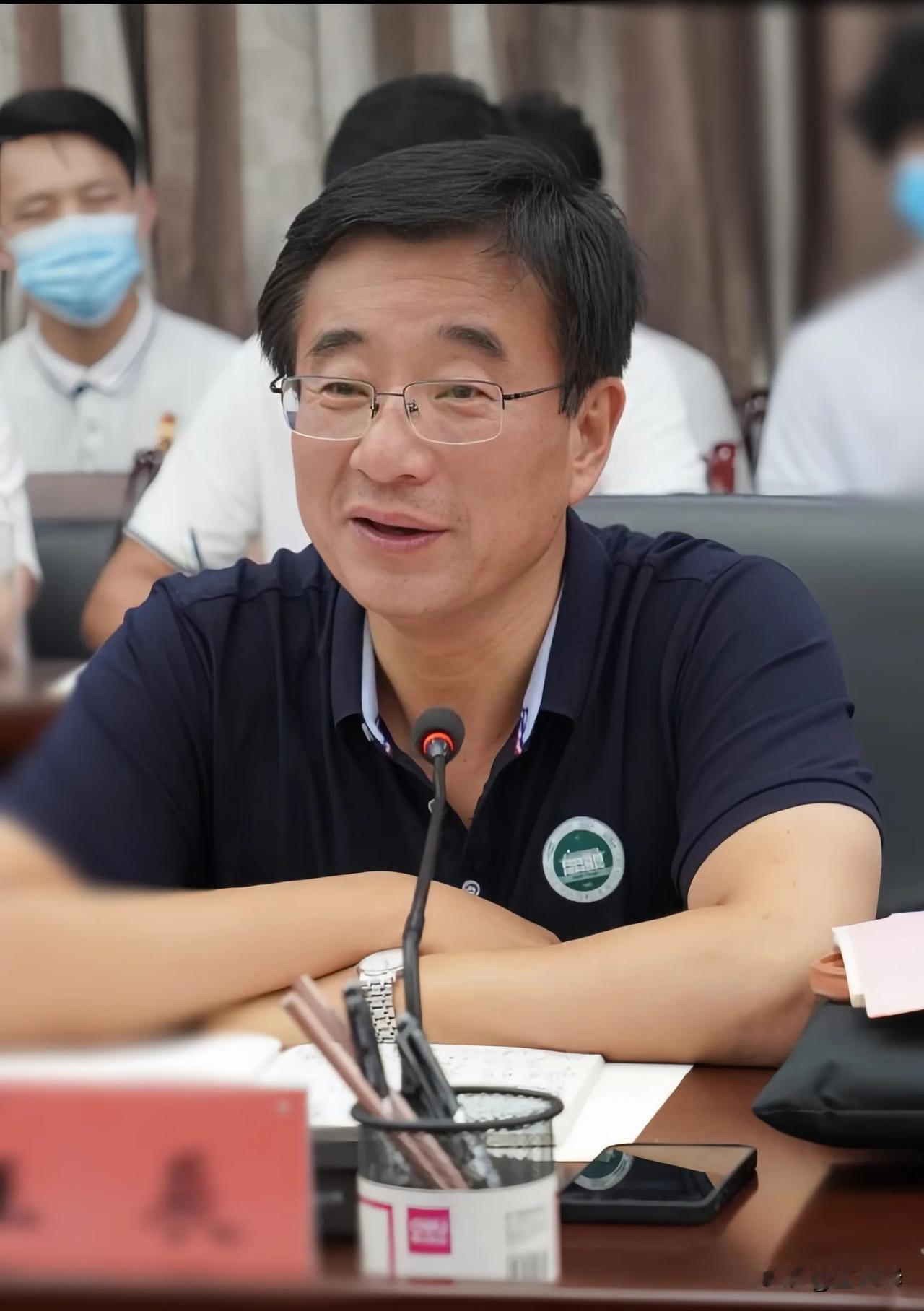 香港文汇报差不多以整版篇幅报道了4+4，没有拐弯抹角，四点内容直接戳中痛点∶