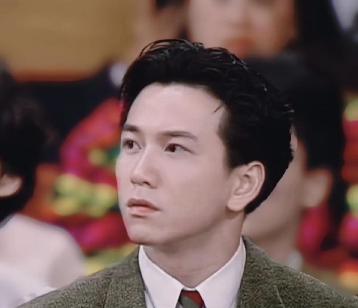 隔三岔五就爆出猛料的王晶导演，点名道姓称著名演员温兆伦多年前和女友分手后，讨回恋