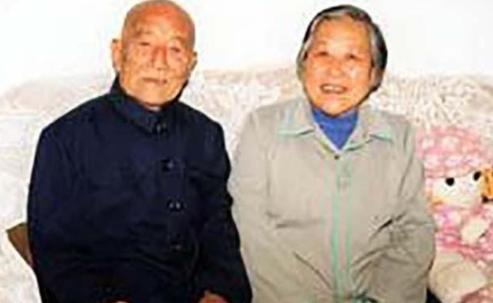 1971年，陕西一贫农贪图便宜，娶了小他10岁不要彩礼，离过婚且坐过牢的女干部。