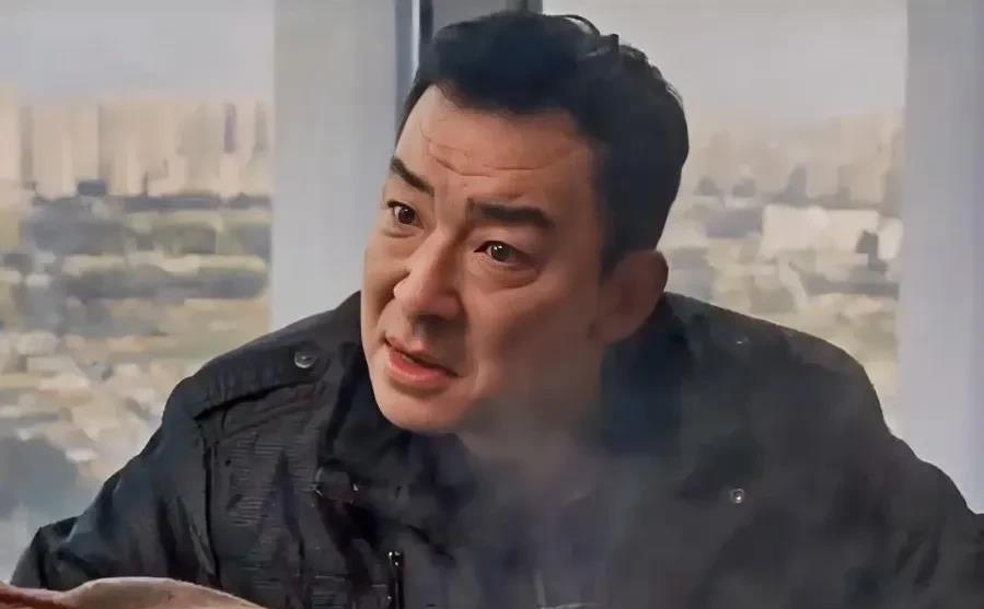《以法之名》全剧最傻的两个人就是谢鸿飞和柳韵，我不相信还有比他两个更傻的人。谢