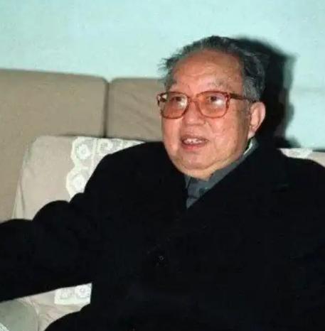 2011年，动工两年的华国锋墓园终于建成，事后一核算，总共支出了1200多万元，