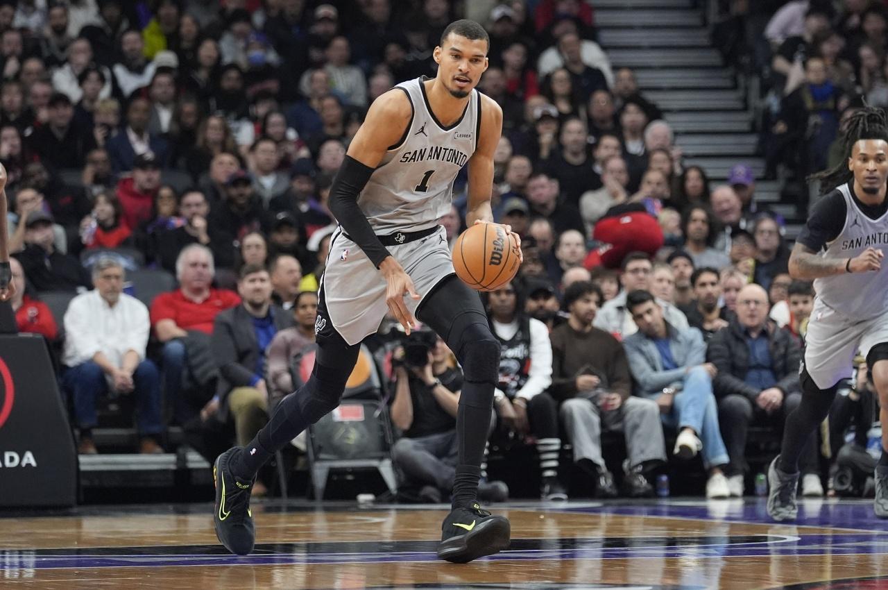 马刺的2月份光彩夺目！马刺球星文班亚马获得西部月最佳球员和月最佳防守球员！马刺主