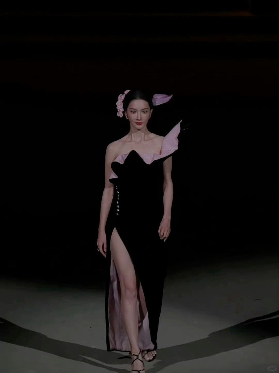 ​​金晨xVogue红毯开衩礼裙·大长腿惹人羡​​​