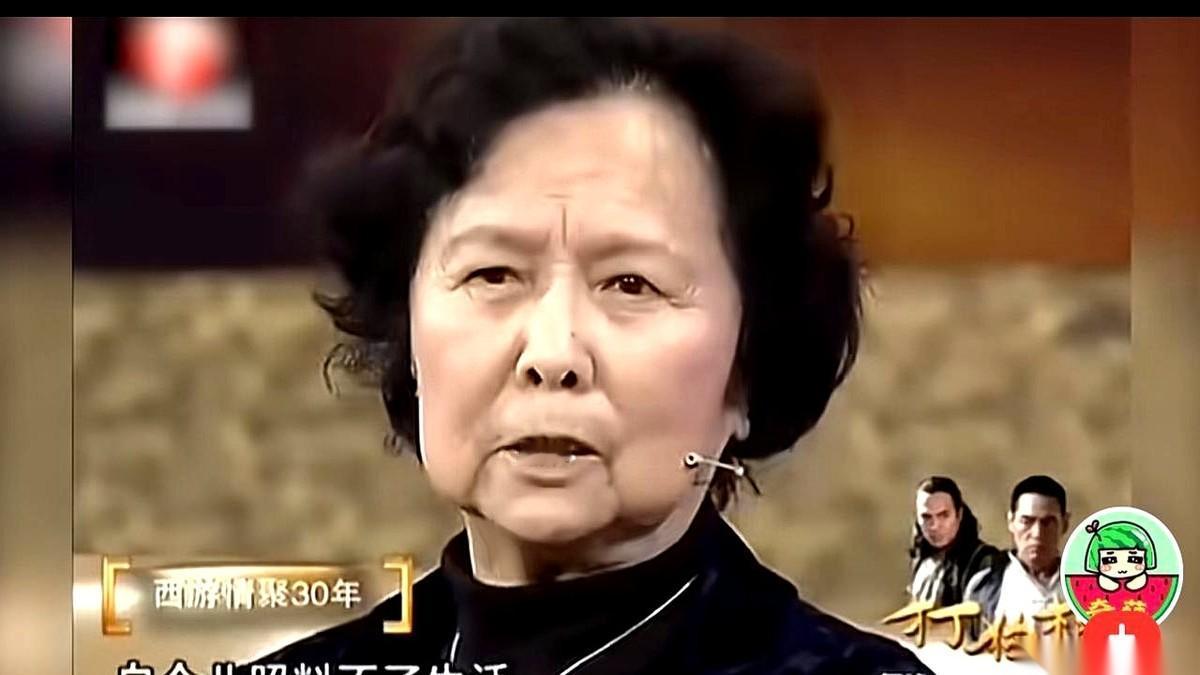 导演杨洁说：我的小女儿丫丫。她得了一种头疼病，医生给开错了药，当成癫痫治。这一治