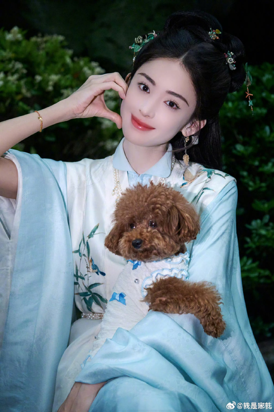 #娜扎##古力娜扎#待我离时春满城🌺🌿​