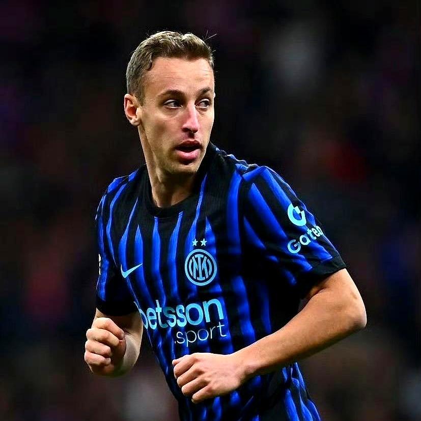 国米把弗拉泰西标价3500万欧，一分不让。26岁的意大利中场在国米踢了5