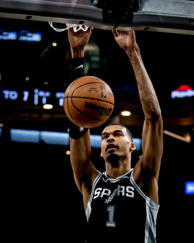 好消息！文班亚马的肋骨检查结果为阴性，无结构性损伤文班还将接受进一步检查，马刺预