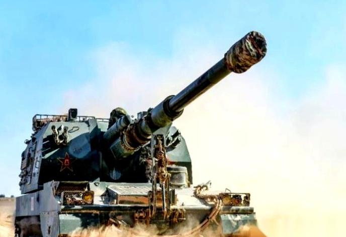网上总有人问，现在都有导弹了，还要大炮干嘛？我跟你说，一颗155毫米炮弹掉下来