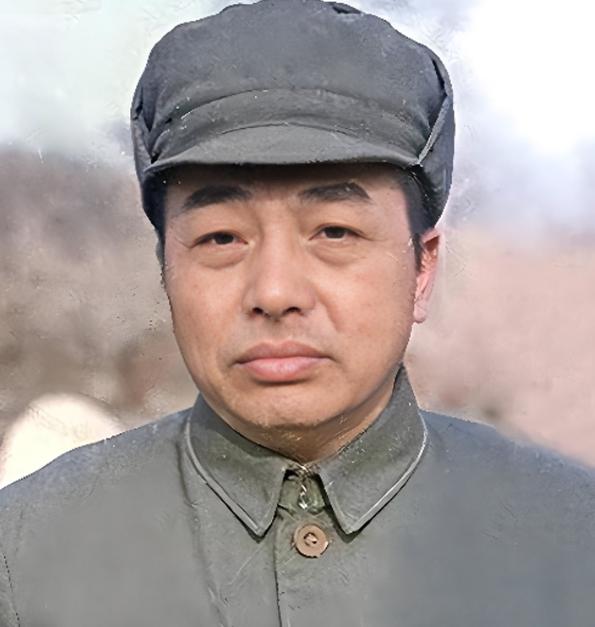 李井泉、程子华、阎秀峰、朱光、徐驰坐在主席台上，而彭德怀却没有资格上去，这是怎么