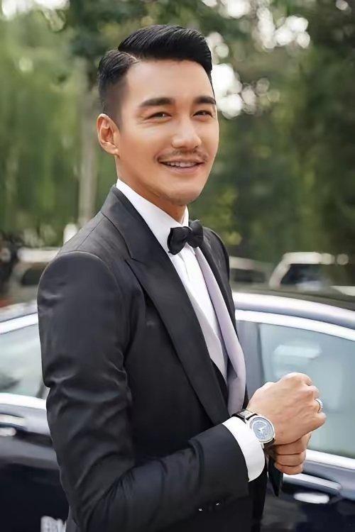 胡兵说:“女生减肥不能节食，因为女生的细胞，跟男生的细胞不一样，女生如果节食的话