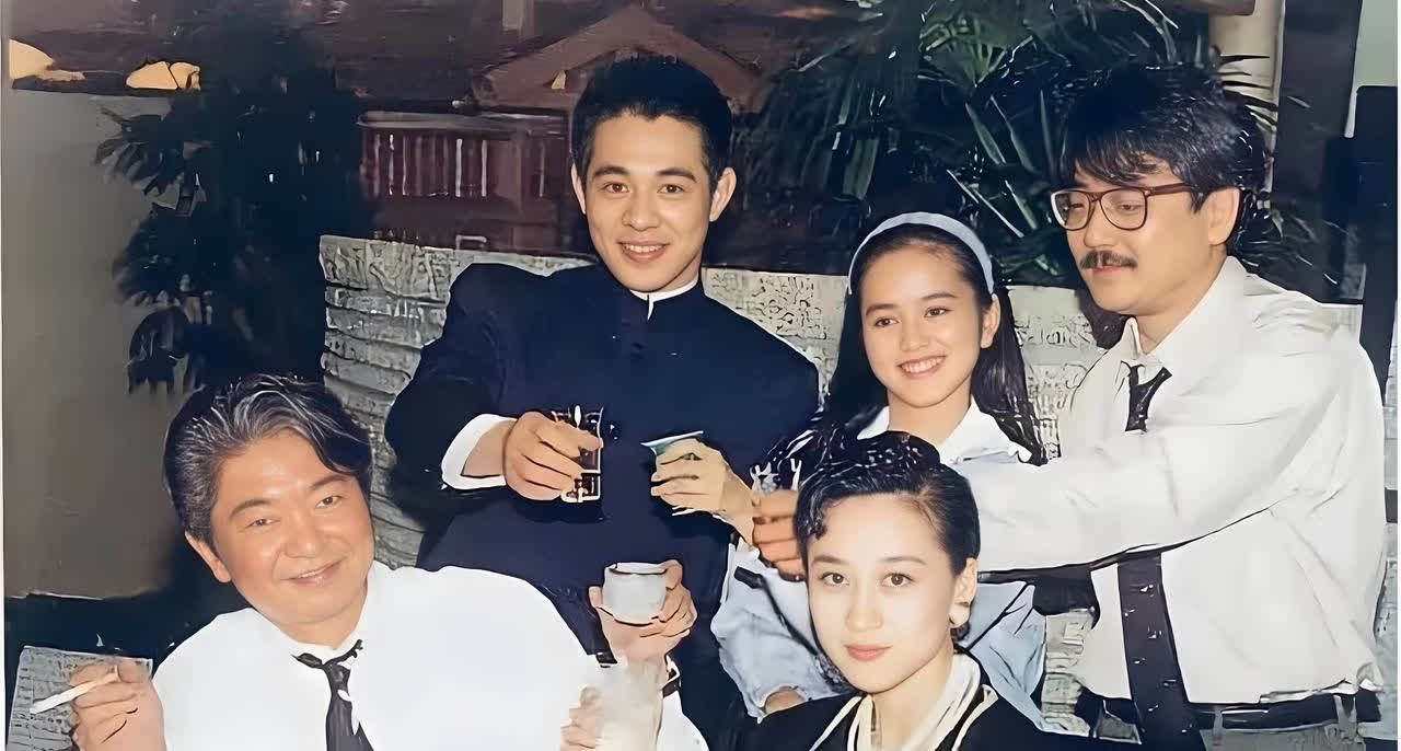 利智年轻时期，不仅长得惊艳动人，就这气场，李连杰当时都得站在后面。