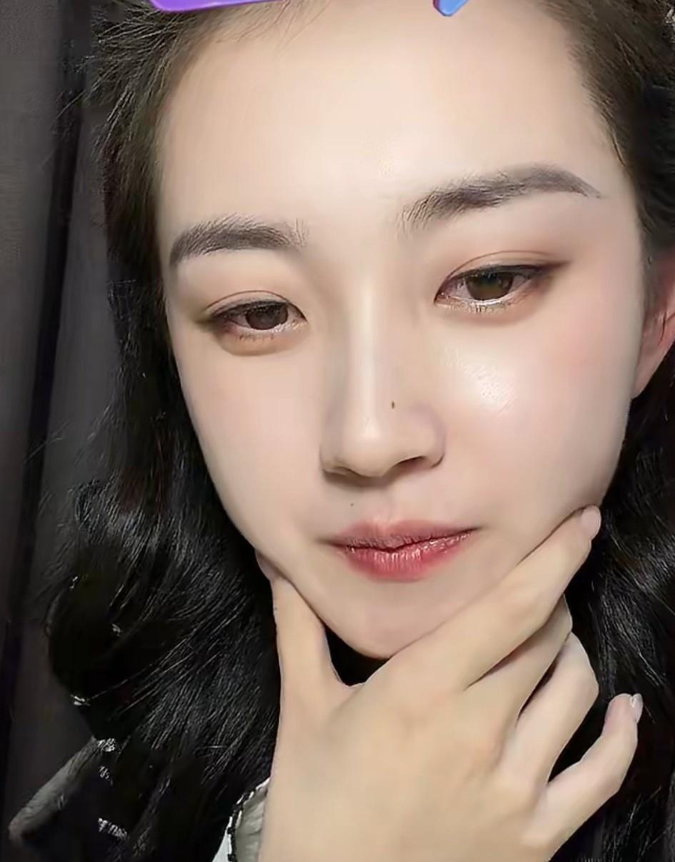 郭宇欣3月24号晚上直播她只说了三件事1.她接下来有两部长剧资源，还有可能会