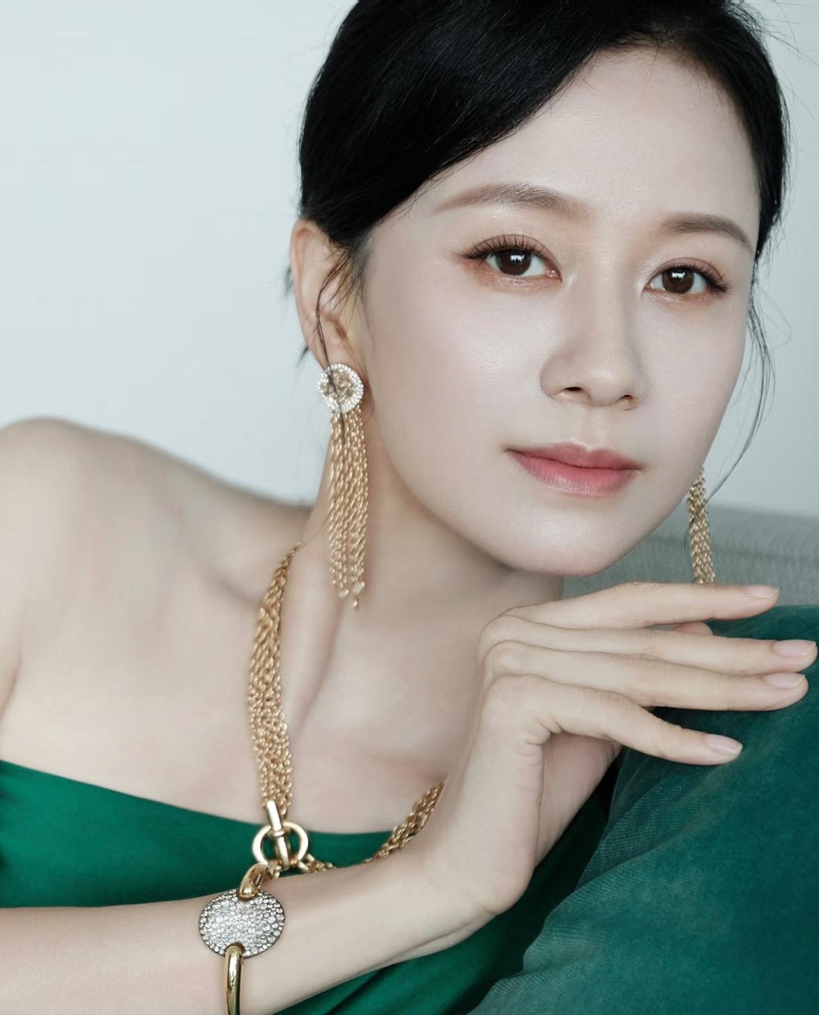 好奇查了一下倪虹洁前夫原来这个人早就劣迹斑斑才懂她前半生有多让人心疼，这人