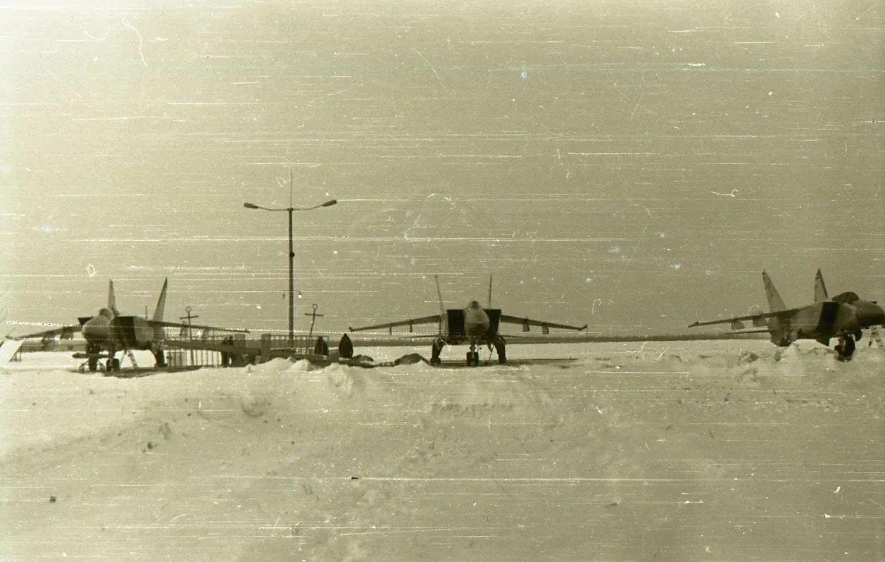 MiG-25