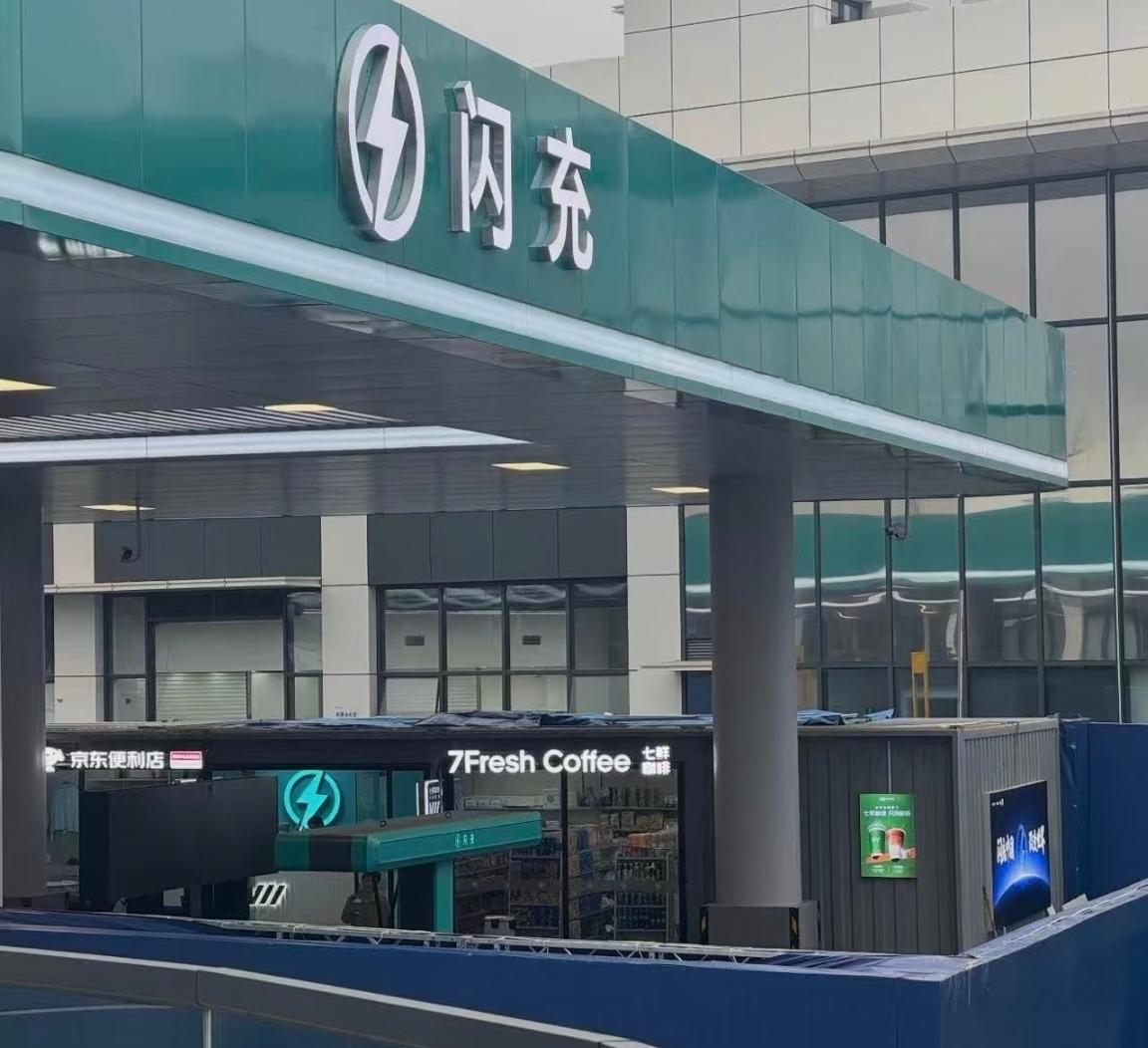 一个朋友在以河北经营一个民营加油站，现在一起吃饭完全没有了大手大脚的习惯，我们问