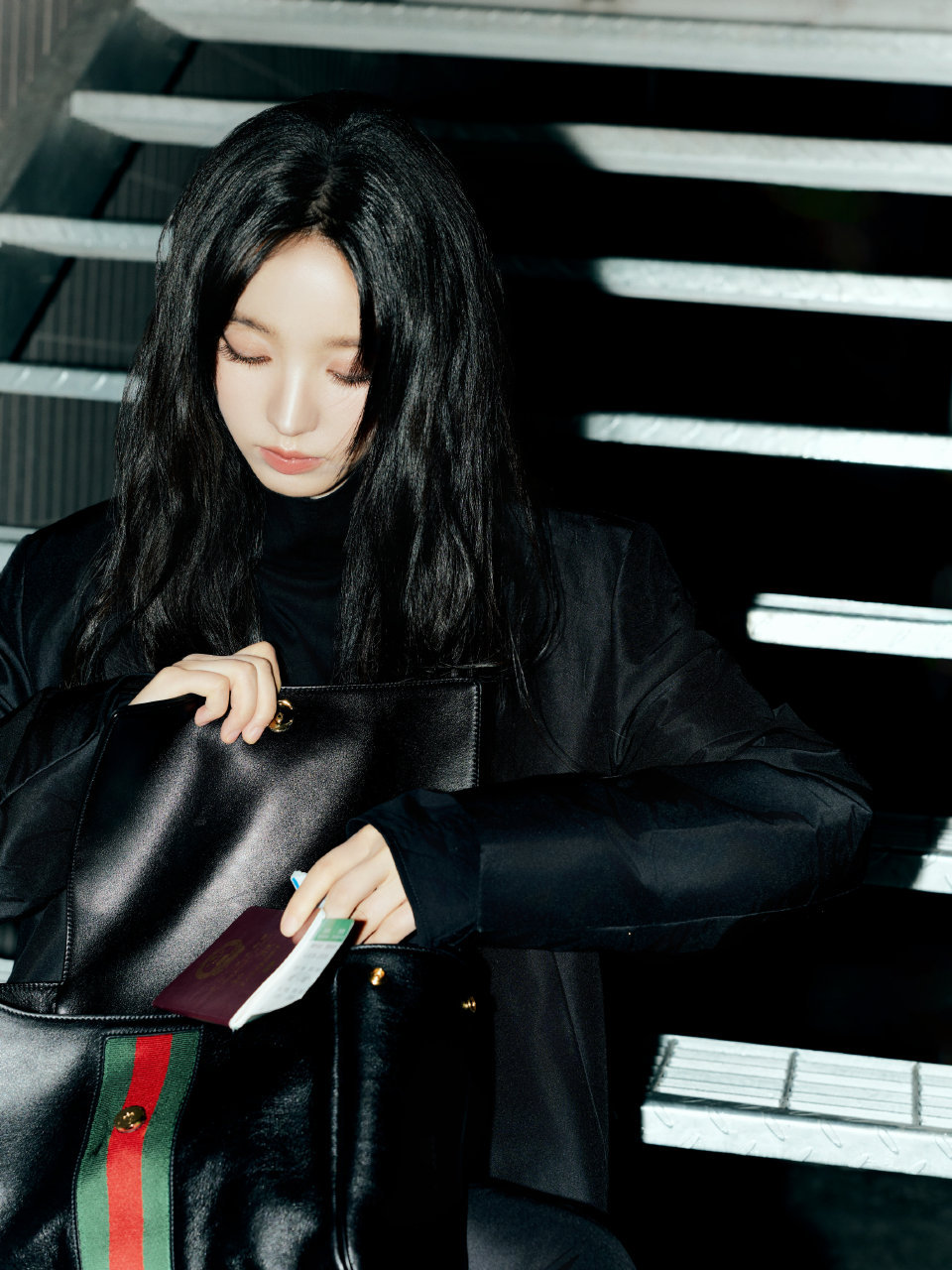 田曦薇Gucci出发图女王既视感太酷了田曦薇西装露额头