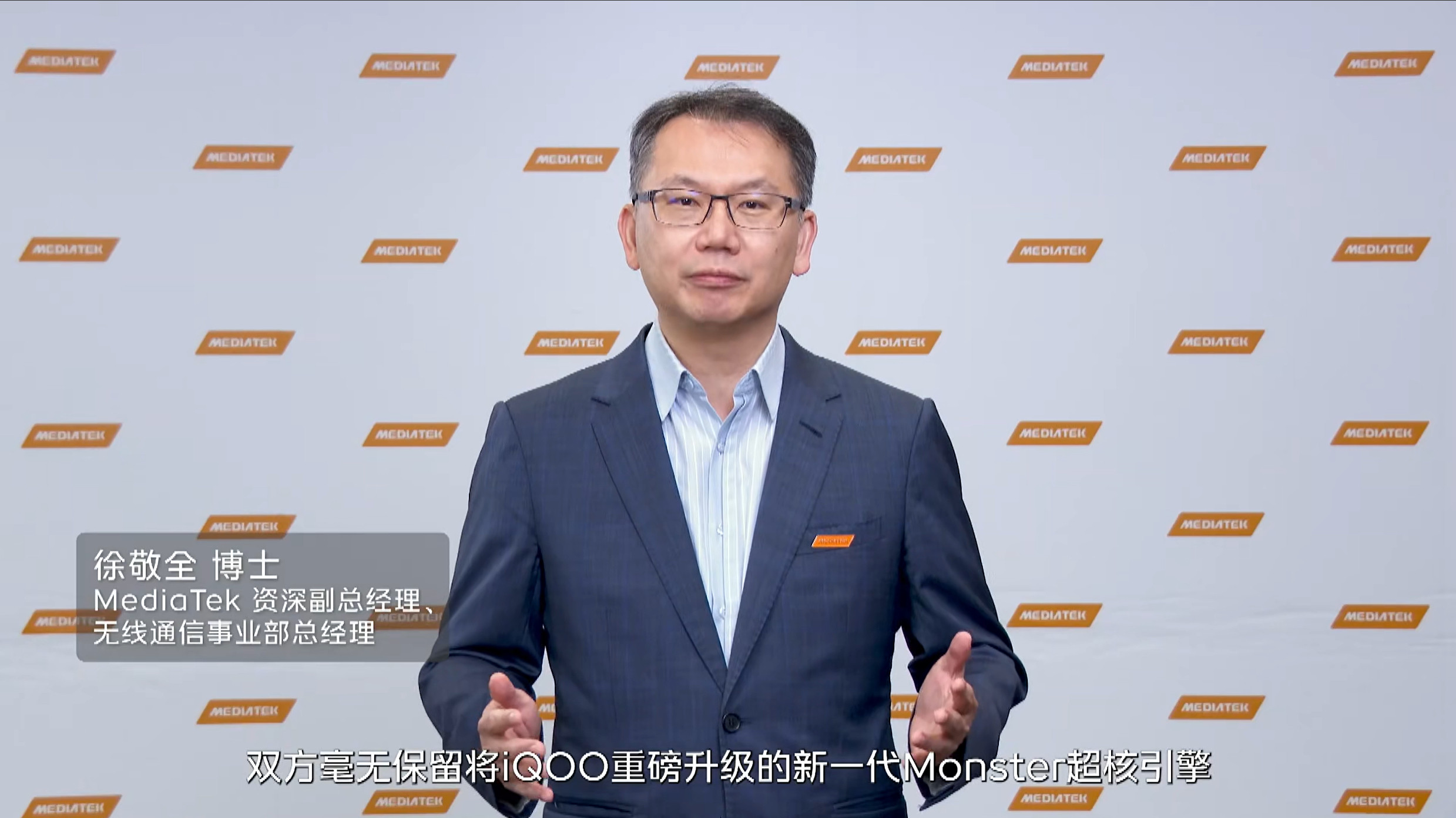 iQOO15T采用了与15Ultra同款的未来舱设计和低温感哑光中框，中框触感