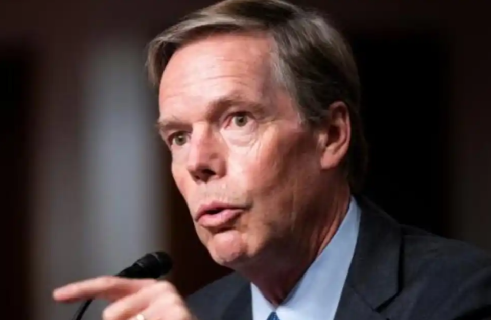 离任了才敢说真话。美国前驻华大使尼古拉斯·伯恩斯，结束三年任期回到美国之后，在采