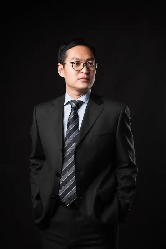 李圣律师的这一番话，估计郭家那9个人得吓得心里直打鼓。为啥这么说呢？李律师的目标