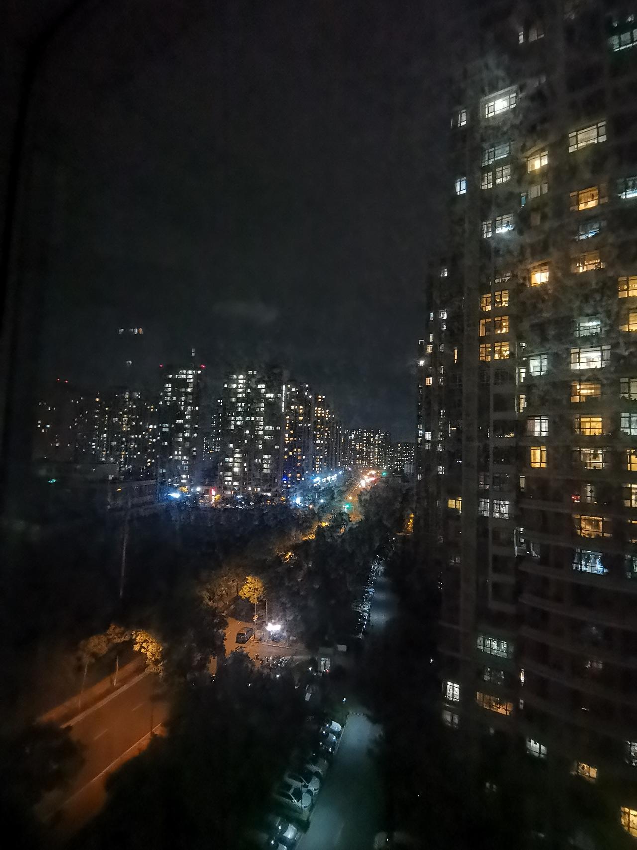 中国核电稳住了今天股市个股暴跌，机构流出资金1100亿，9月份不会再有啥行情，