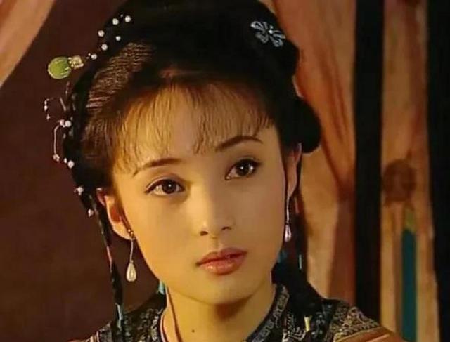 2014年，女演员于佳卉在家中去世，好闺蜜蒋勤勤被推上了风口浪尖，因为于佳卉曾经