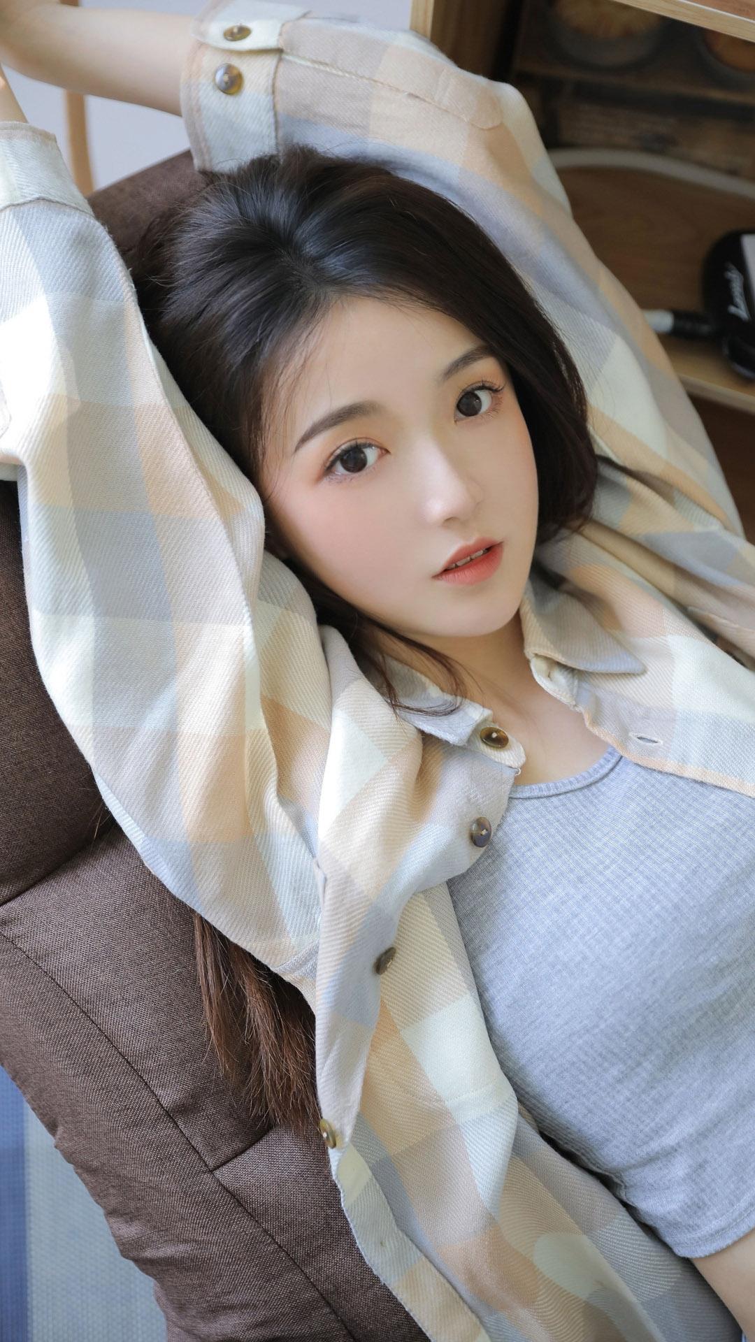 笑话：晚饭后，老婆支支吾吾的和老公说道，我哥的儿子准备结婚，但是女方要求在市区有