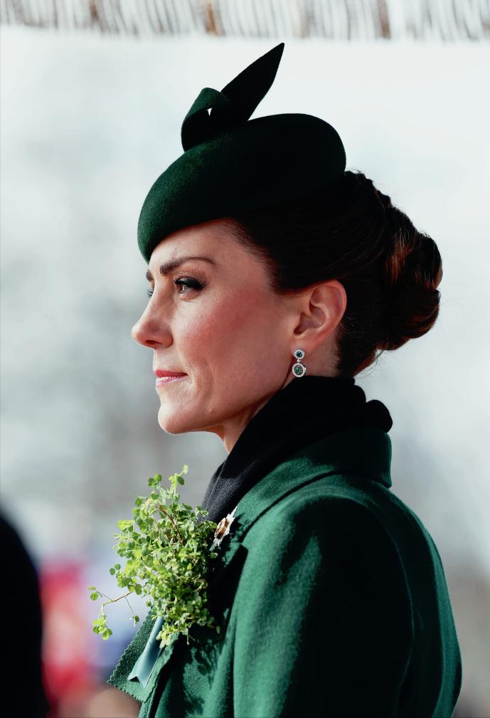 补一组凯特王妃的美照！这组照片是3月17日，凯特王妃以爱尔兰卫队上校的身份，独