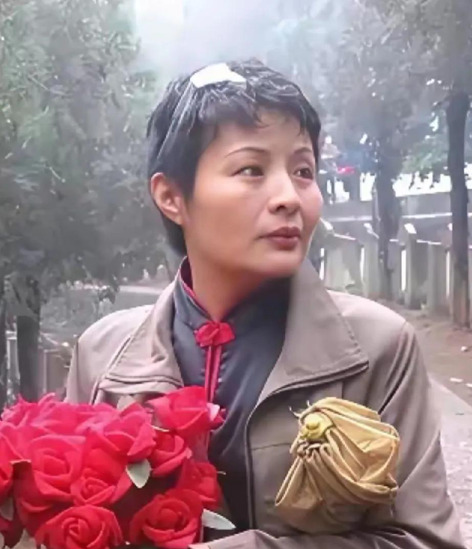 1984年，老山女兵谢楠因私自开枪为牺牲战士送行，被部队取消了三等功资格和火线入
