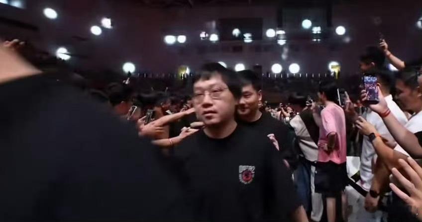鸡哥：我觉得国土的理念一直都很固执，他就很认为自己说的那套是对的，他觉得什么是对