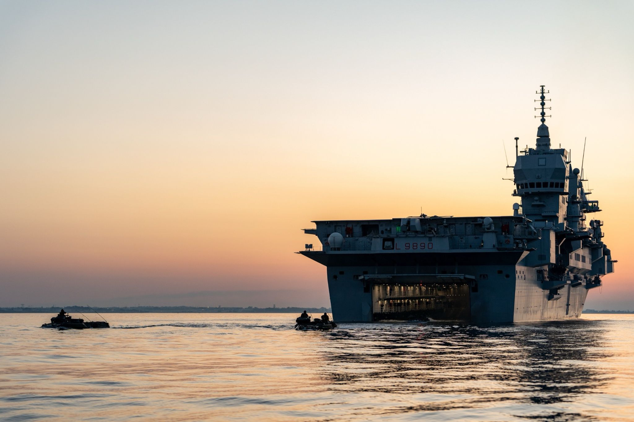 中外舰闻意大利海军“的里雅斯特”号两栖攻击舰（L9890）​​​