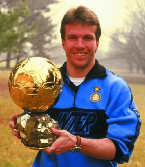 足坛历史五大全能中场排名！大家认同吗？第五名：莫德里奇随皇马拿6座欧冠、