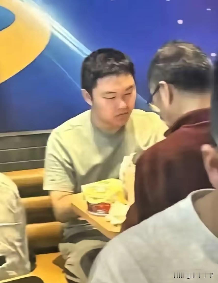 即使有大学生对教授怒吼，即使有职业中学全班睡觉，我仍然认为，真正的“尊师重教”还