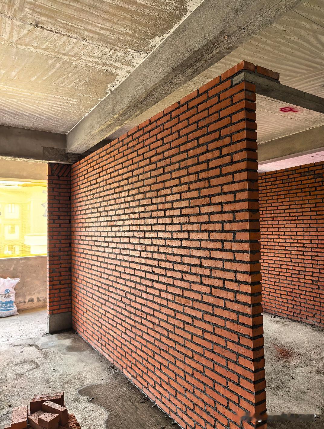 这真是给我家砌的墙？？？验收的时候我都惊呆了，第一眼看到的时候不敢相信自己的