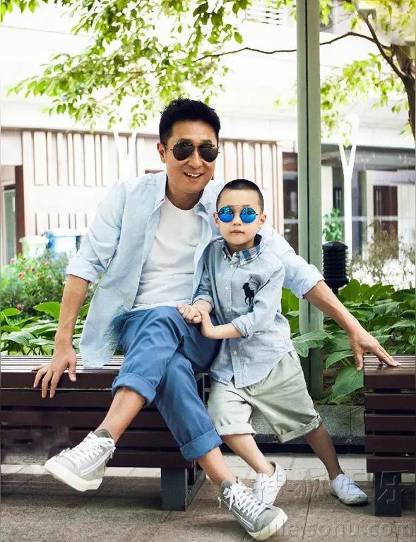 我滴天啊！林永健的儿子简直就是跟他爸一个模子里刻出来的！这基因也太强大了！林