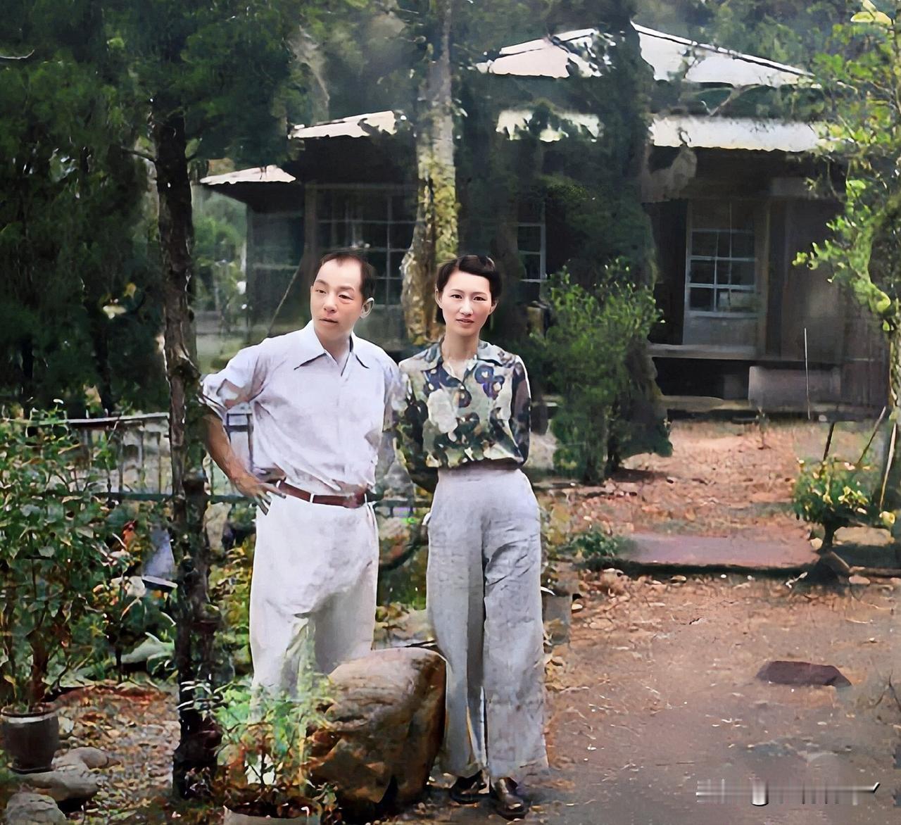 这才是张学良和赵四小姐幽禁在台湾期间的真实样貌，不是演员扮演的，是所有演员模仿不