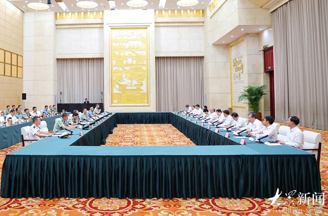 山东省举行“八一”军政座谈会