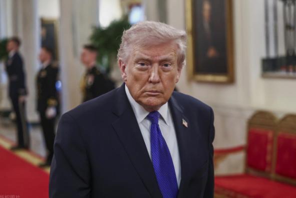 美军损失惨重！美国在中东的仗，可能打得比咱们知道的要惨得多。为啥这么说？有个