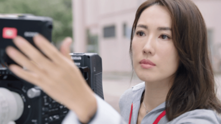 新闻女王1圆满结局是假的跟家人看《新闻女王2》,都夸这反转绝了!第一部的圆满全