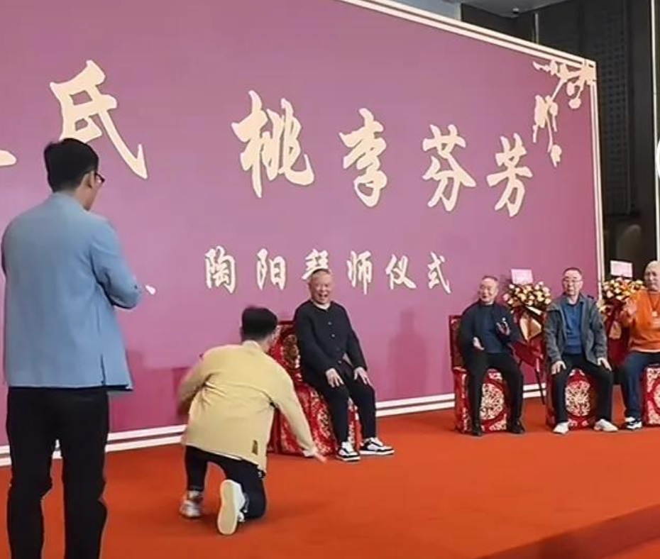 刚刚特意去查了一下郭德纲真的怎么也没有想到52岁的郭德纲居然已经有了88个